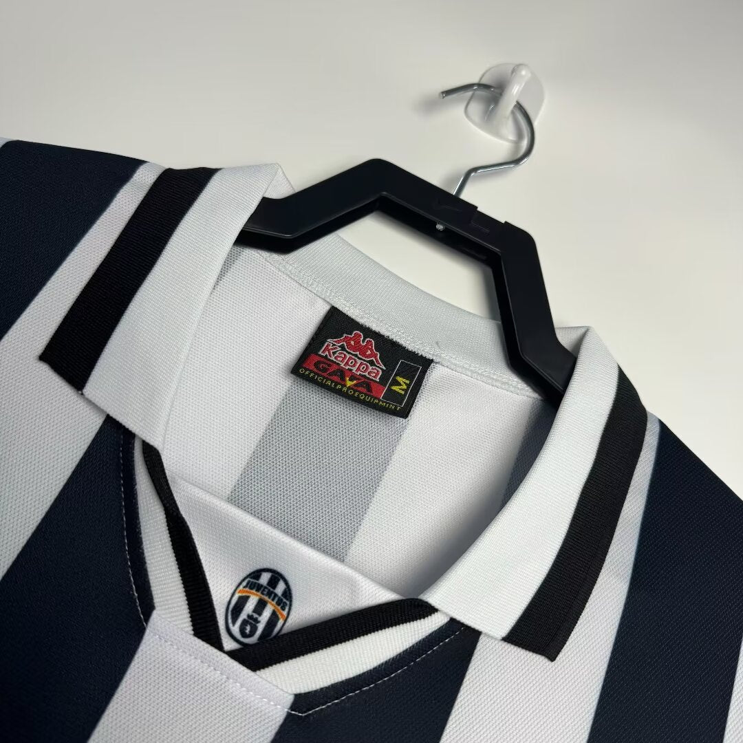 Juventus  Retro Home Football Shirt 1994-95